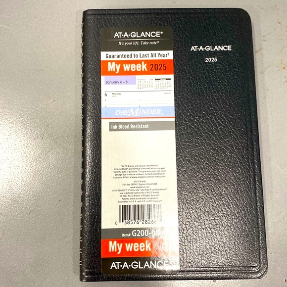 NWT AT-A-GLANCE 2025 Appointment Book Planner, Weekly, 5" x 8", Small, DayMinder - Picture 1 of 1